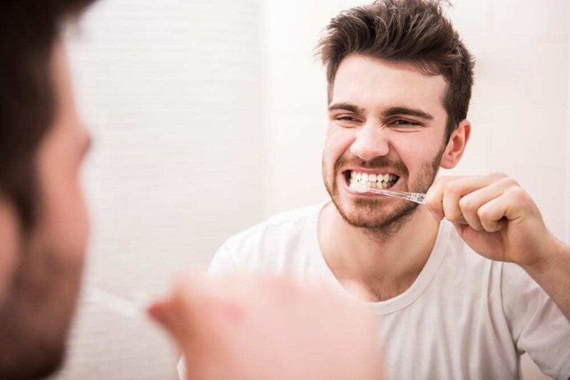 برای خوشبو شدن نفس چه کنیم ؟ ؛ رفع بوی بد دهان با این روش‌های ساده